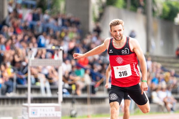 Fabian Dammermann (LG Osnabrueck) im Ziel nach 400m am 04.06.2022 waehrend der Sparkassen Gala in Regensburg